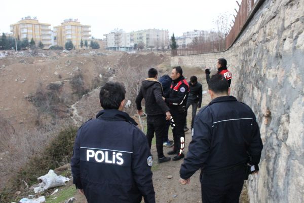 Şüpheli şahıslar polisi harekete geçirdi