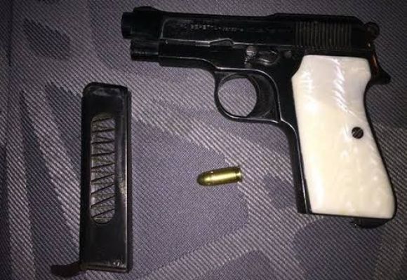 Şüpheli şahıslar üzerinde tabanca ele geçirildi