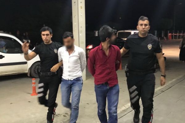 Şüpheli şahısların üzerinden eroin çıktı
