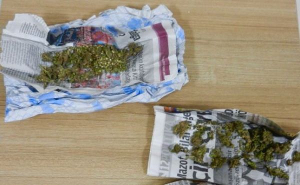 Şüpheli şahısların üzerinden uyuşturucu çıktı