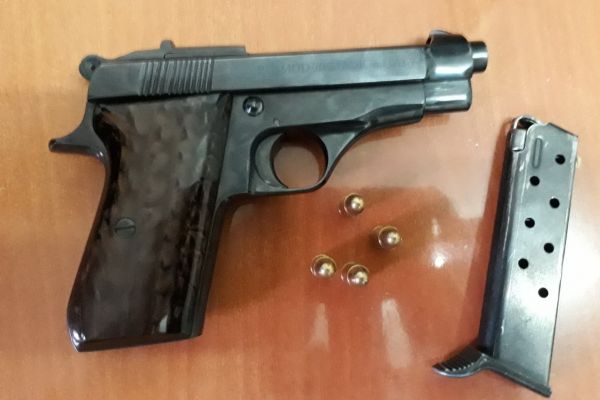 Şüpheli şahsın üzerinden seri numarası silinmiş tabanca çıktı