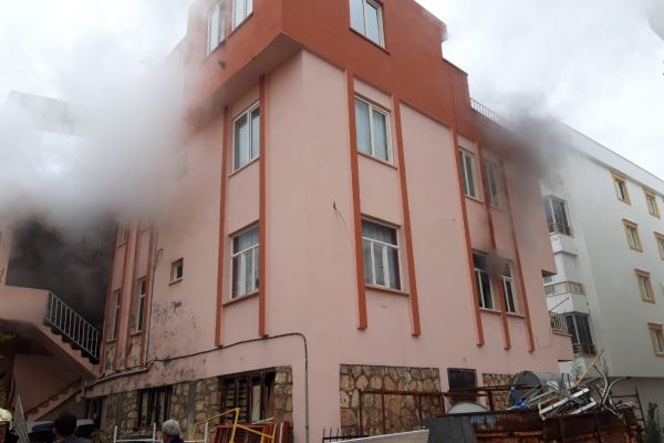 Suriyeli ailenin oturduğu evde yangın
