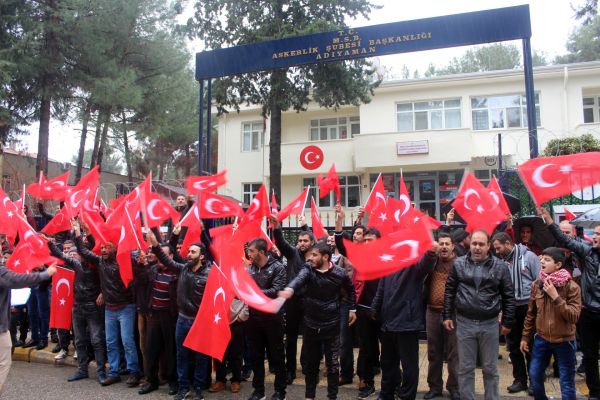 Suriyeliler Afrin’de gönüllü asker olmak dilekçe verdi