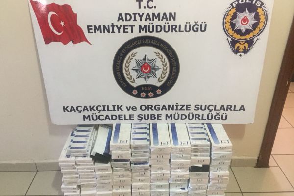 Suriyelilerin kullandığı otomobilden kaçak sigara ele geçirildi
