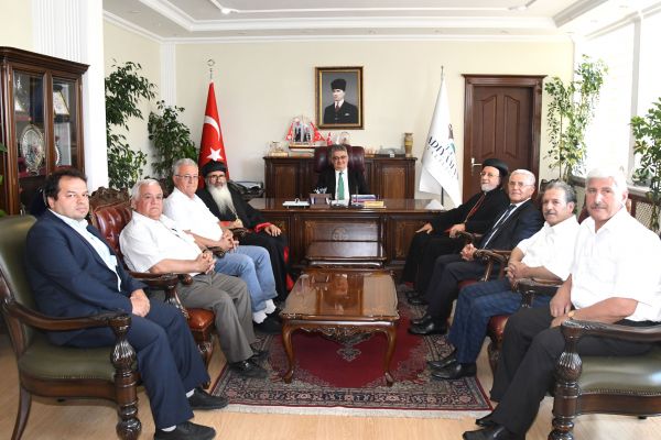 Süryani Cemaati Vali Pekmez ile bir araya geldi