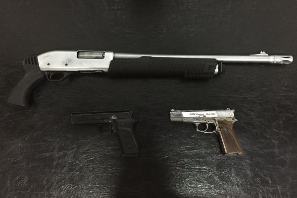 Tabancalar ve tüfek ele geçirildi