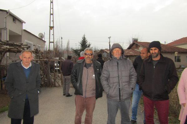 “Tapusu bende” diyerek yolu ulaşıma kapattı