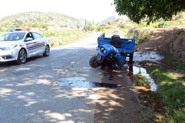 Tekeri yerinden fırlayan çapa motoru devrildi: 1 yaralı