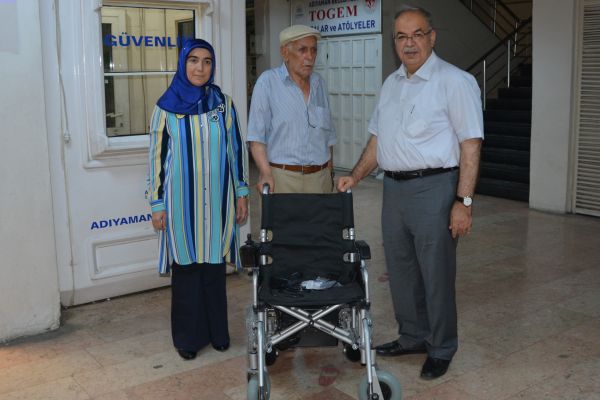 Tekerlekli sandalyeler ihtiyaç sahiplerine ulaştırılıyor