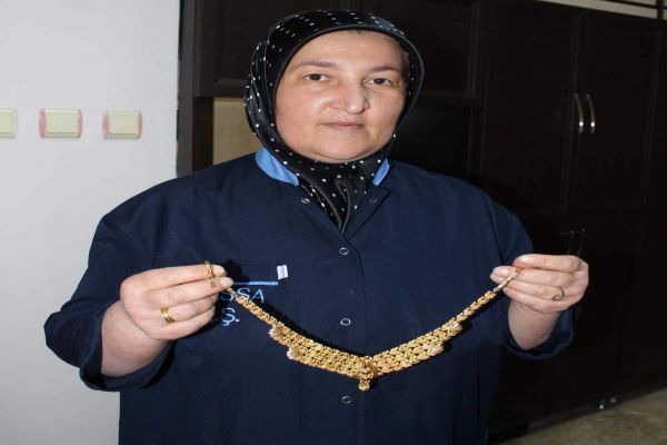 Temizlik görevlisinden insanlık dersi
