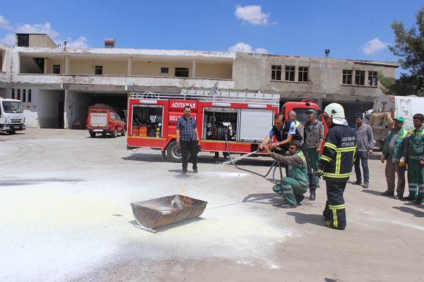 Temizlik İşçileri Yangın Söndürme Eğitimi Aldı