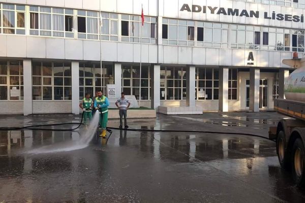 Temizlik İşleri Ekipleri Okulları Temizledi