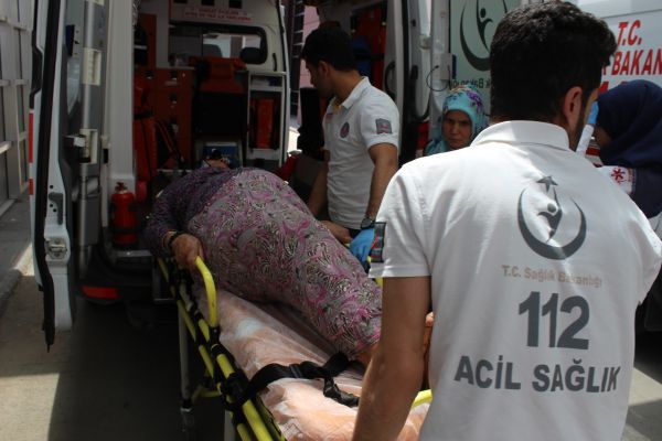 Temizlik yaparken merdivenden düştü