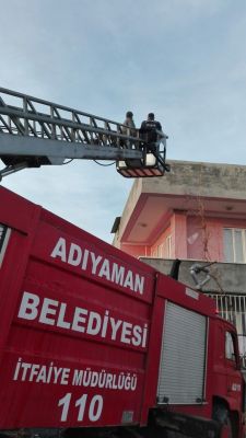 Terasta mahsur kalan şahıs kurtarıldı