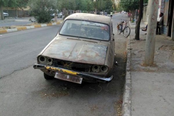 Terkedilmiş Otomobil Kaldırılmayı Bekliyor