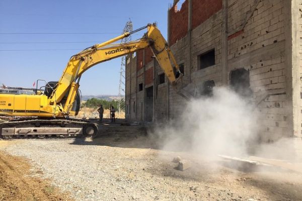 Terminal Caddesi’nde yol genişletme çalışması