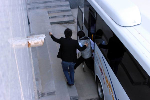 Terör Örgütü Operasyonunda Gözaltına Alınan 12 Kişi Adliyeye Sevk Edildi