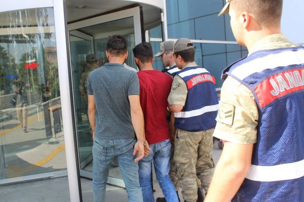 Terör propagandası iddiasıyla adliyeye sevk edilen 3 şahıs serbest kaldı
