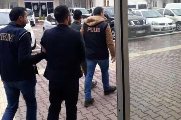 Terör propagandası yapan iki Suriyeli tutuklandı