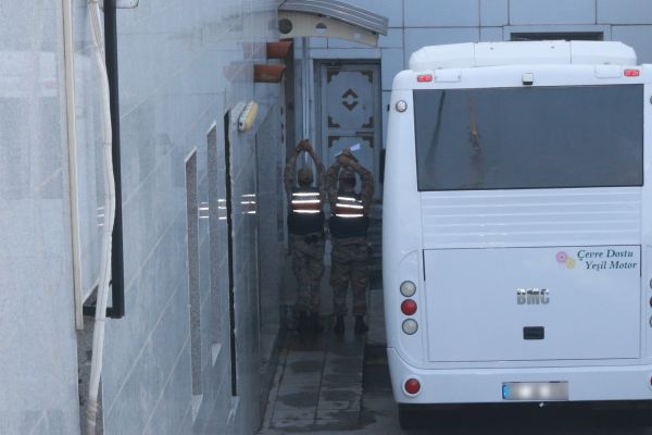 Terörden alınan şahıslar adliyede 