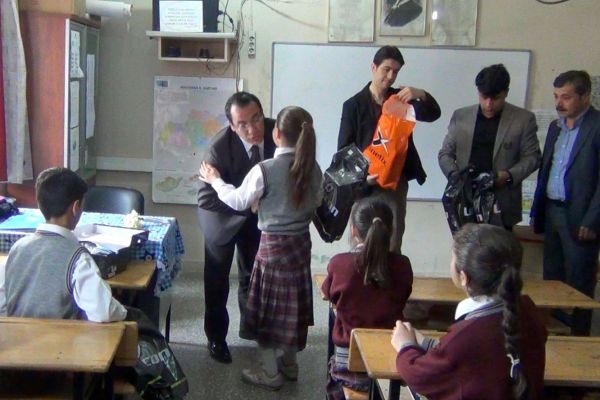 Teröre Tokat Gibi Cevap Veren Öğrencilere Kütüphane Sözü