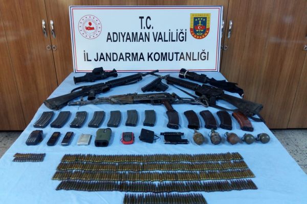 Teröristlere ait çok sayıda mühimmat ele geçirildi