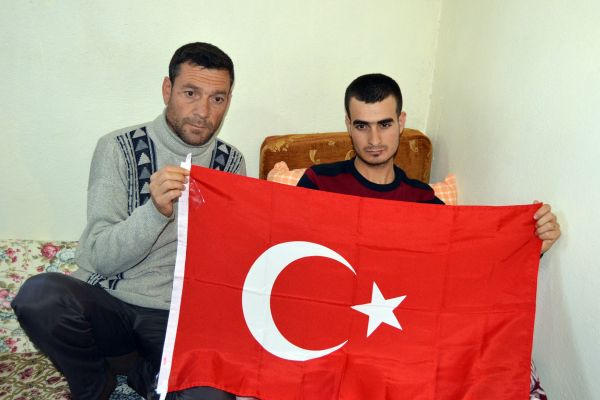 Teröristlerle girilen çatışmada yaralanan asker baba evine getirildi