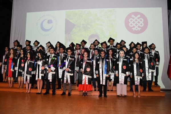 Tıp Fakültesinde mezuniyet coşkusu