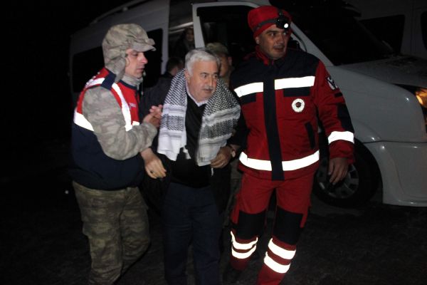 TİPİYE YAKALANAN 97 TURİST DONMAKTAN SON ANDA KURTARILDI