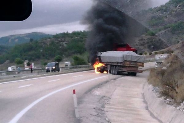 Tır Alev Alev Yandı