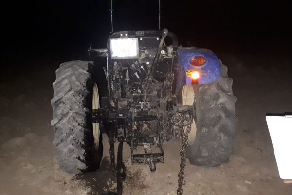 Tır ile traktör çarpıştı: 1 yaralı