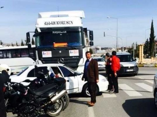TIR Otomobil İle Çarpıştı
