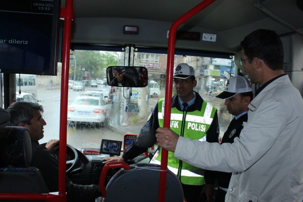 Toplu taşıma araçları sivil trafik polisleri tarafından gözetleniyor