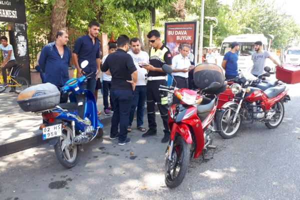 Trafiğe uygun olmayan motosikletler polisten kaçamıyor