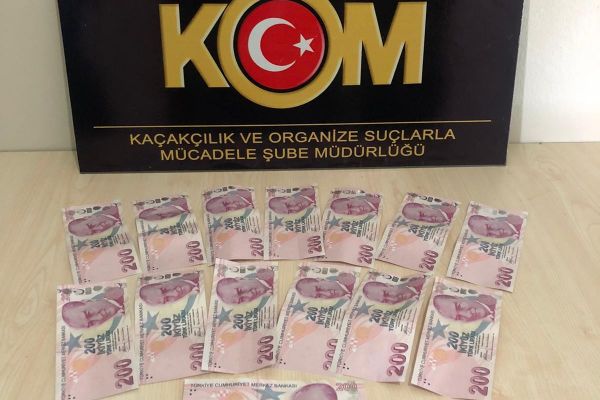 Trafik polisleri, esnafı dolandırmaya çalışan şahsı yakaladı