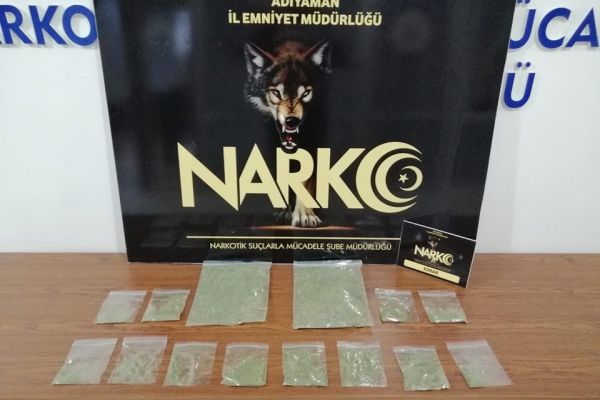 Traktör römorkunda esrar ele geçirildi