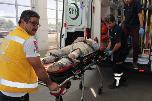 Traktörün altında kalan sürücü ağır yaralandı