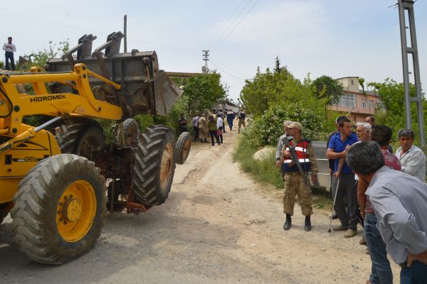 Traktörün altında kalarak feci şekilde hayatını kaybetti