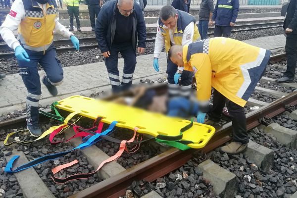 Tren raylarında feci kaza: 1 ölü