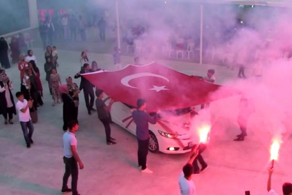 Türk bayrağı altında dünya evine girdiler