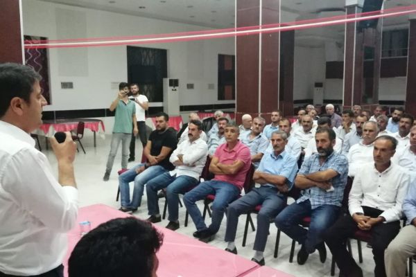 Tutdere bu kez Kahta’da muhtarla buluştu