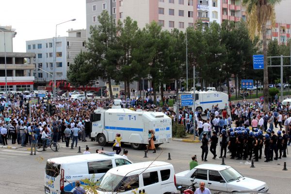  Tütün eylemi Valinin konuşmasıyla sonra erdi 