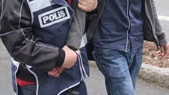 Tütünle ilgili paylaşım yaptıkları için gözaltına alındılar