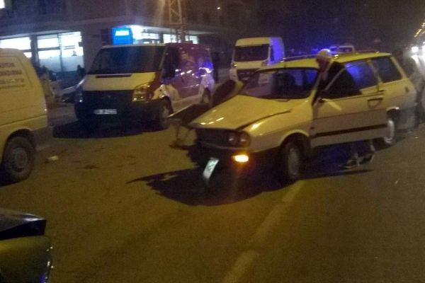 Üç Araç Çarpıştı: 2 Yaralı