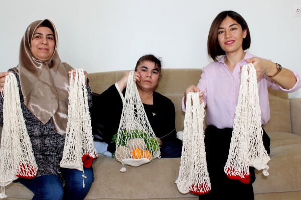 Ücretli poşet uygulaması ev kadınlarına istihdam kapısı açtı