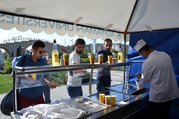 Üniversite Öğrencilere Ücretsiz Çorba İkramı