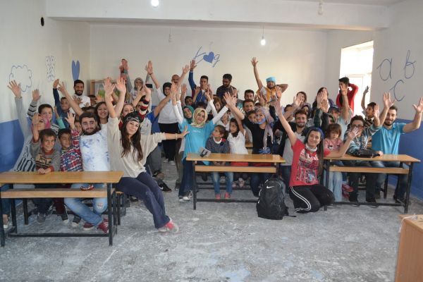 Üniversite Öğrencileri Serintepe İlköğretim Okulu’nun Tadilatını Yaptı