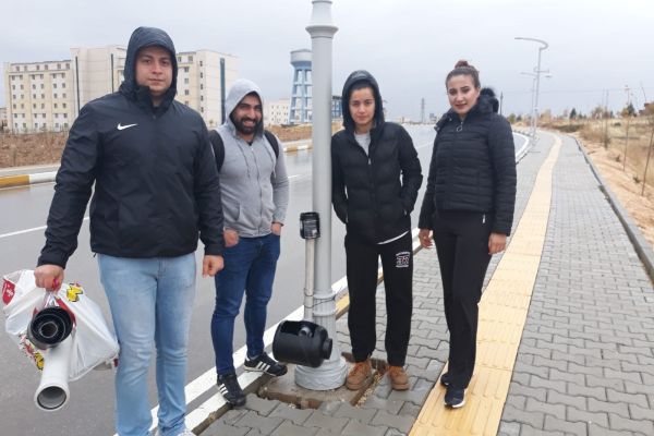 Üniversiteli öğrencilerden örnek davranış