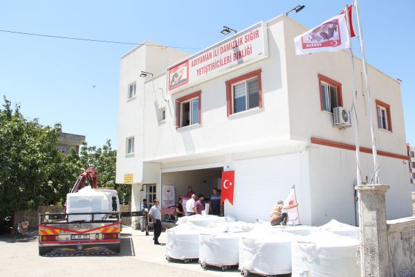 Üreticilere süt tankları teslim edildi