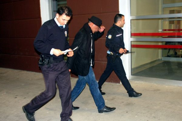 Üst Geçitte İntihar Etmek İstedi